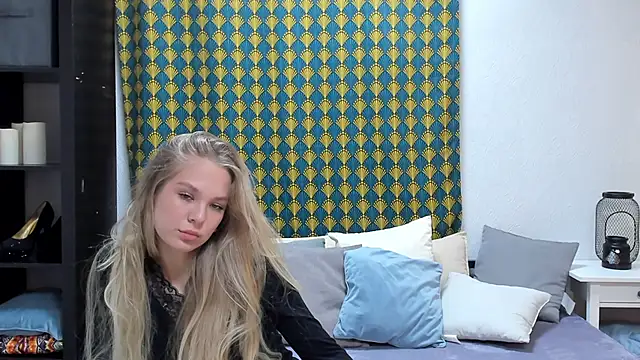 Snapshot of Wh1teAngelx chatting on December 2, 7:47 am Wh1teAngelx online show from December 2, 7:47 am