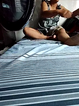 felicity chloe online show from April 12, 5:01 am