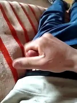 Snapshot of yacinekabiley16 chatting on December 4, 9:29 am yacinekabiley16 online show from December 4, 9:29 am