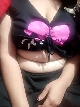 Snapshot of hottyrose69 chatting on December 21, 2:24 pm hottyrose69 online show from December 21, 2:24 pm