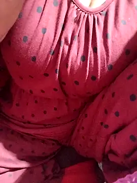 Snapshot of hottyrose69 chatting on January 6, 4:32 pm hottyrose69 online show from January 6, 4:32 pm