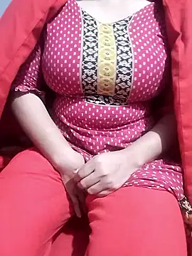 Snapshot of hottyrose69 chatting on January 15, 8:19 am hottyrose69 online show from January 15, 8:19 am