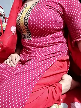 Snapshot of hottyrose69 chatting on January 15, 10:24 pm hottyrose69 online show from January 15, 10:24 pm