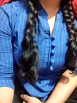 Snapshot of hottyrose69 chatting on February 6, 2:53 pm hottyrose69 online show from February 6, 2:53 pm