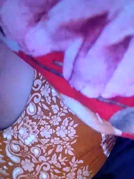 Snapshot of hottyrose69 chatting on February 9, 4:05 am hottyrose69 online show from February 9, 4:05 am