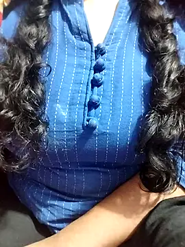 Snapshot of hottyrose69 chatting on February 9, 4:11 pm hottyrose69 online show from February 9, 4:11 pm