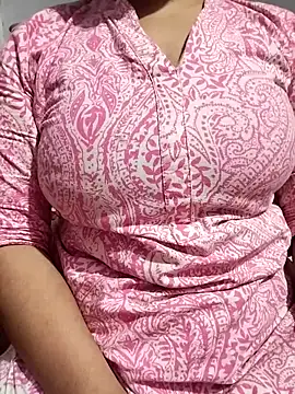 Snapshot of hottyrose69 chatting on February 12, 3:18 pm hottyrose69 online show from February 12, 3:18 pm