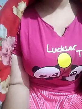 Snapshot of hottyrose69 chatting on February 18, 3:41 pm hottyrose69 online show from February 18, 3:41 pm