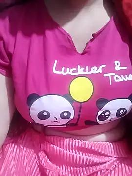 Snapshot of hottyrose69 chatting on February 19, 5:25 am hottyrose69 online show from February 19, 5:25 am