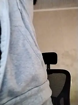 Snapshot of Carameloswing1 chatting on December 16, 1:49 pm Carameloswing1 online show from December 16, 1:49 pm