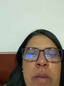 Snapshot of Carameloswing1 chatting on December 21, 1:35 am Carameloswing1 online show from December 21, 1:35 am