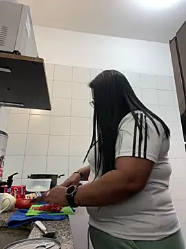 Snapshot of Carameloswing1 chatting on December 21, 1:40 pm Carameloswing1 online show from December 21, 1:40 pm