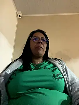 Snapshot of Carameloswing1 chatting on January 10, 12:34 am Carameloswing1 online show from January 10, 12:34 am