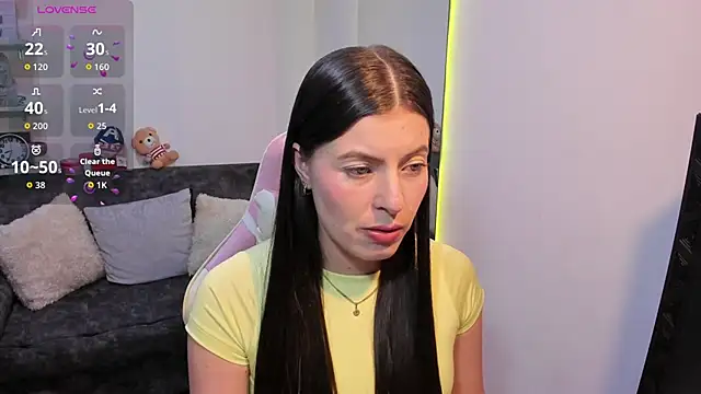 Snapshot of KatieCortes chatting on January 6, 1:31 am KatieCortes online show from January 6, 1:31 am