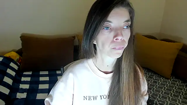 Snapshot of LikaAliston chatting on December 19, 8:32 am LikaAliston online show from December 19, 8:32 am