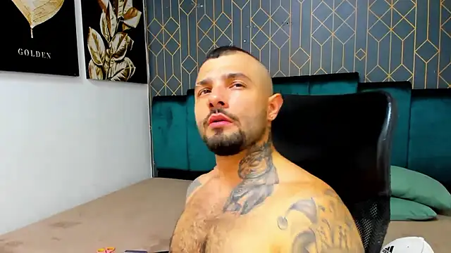 Snapshot of lucky_smith1 chatting on December 15, 9:52 pm lucky smith1 online show from December 15, 9:52 pm