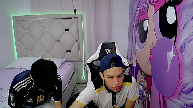 Snapshot of THE_VIPS_TWINK chatting on December 3, 9:35 pm THE VIPS TWINK online show from December 3, 9:35 pm