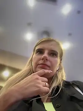 Snapshot of Betsy chatting on February 1, 12:37 pm Betsy online show from February 1, 12:37 pm