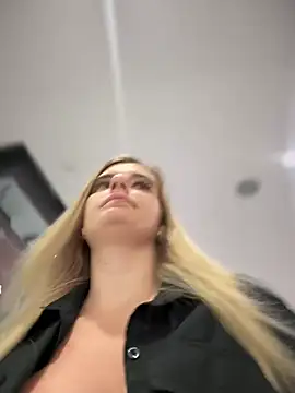 Snapshot of Betsy chatting on February 4, 1:16 pm Betsy online show from February 4, 1:16 pm