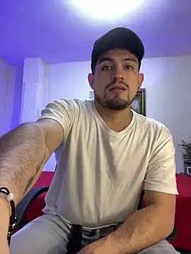 williamsmiiths16 online show from February 12, 3:23 am