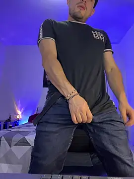 williamsmiiths16 online show from May 19, 11:33 pm