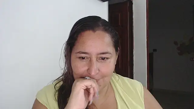 Snapshot of VioletBruces chatting on December 5, 12:41 am VioletBruces online show from December 5, 12:41 am