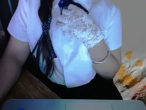 Snapshot of maian_love chatting on July 15, 6:57 pm maian love online show from July 15, 6:57 pm