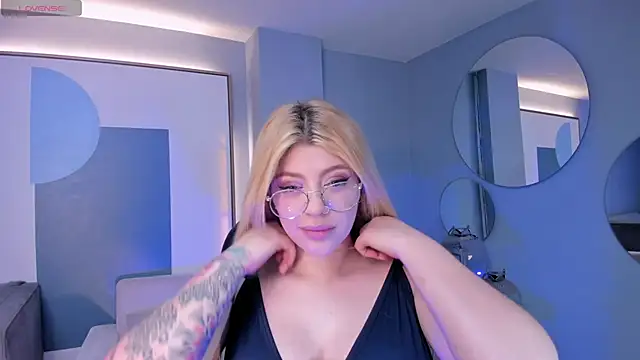Snapshot of MadisonKane chatting on June 21, 11:13 am MadisonKane online show from June 21, 11:13 am