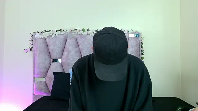 iris and damian online show from February 22, 5:22 pm