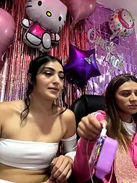 Snapshot of Valeriaa__001 chatting on December 3, 5:37 am Valeriaa 001 online show from December 3, 5:37 am