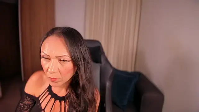 Cleoember  online show from January 8, 12:02 am