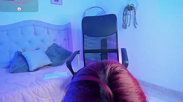 Snapshot of Naomi_Xx chatting on December 4, 1:31 pm Naomi Xx online show from December 4, 1:31 pm