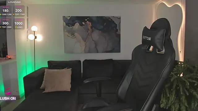 ChloeManson online show from April 13, 11:21 pm