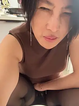 Snapshot of luckybaby666999 chatting on April 28, 2:27 am luckybaby666999 online show from April 28, 2:27 am