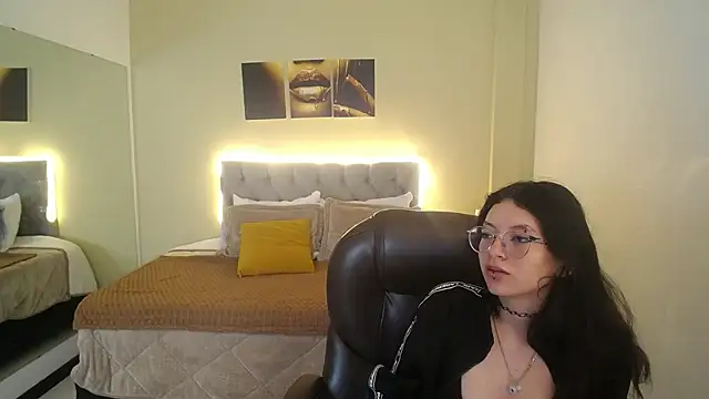 Eros Nyx  online show from December 18, 3:45 am