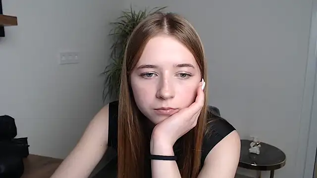 Snapshot of SweetBellaa_ chatting on December 3, 4:49 pm SweetBellaa online show from December 3, 4:49 pm