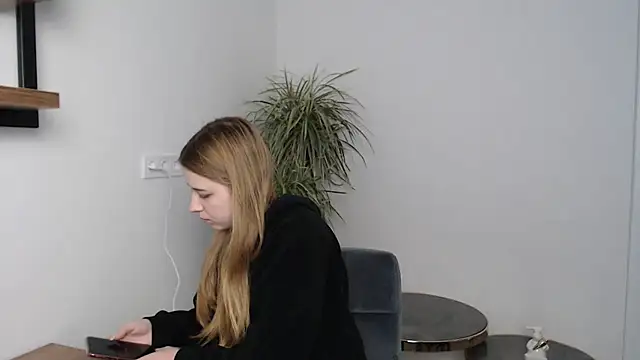 Snapshot of SweetBellaa_ chatting on December 17, 11:38 am SweetBellaa online show from December 17, 11:38 am