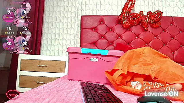 Elizabetth Roman online show from April 17, 9:07 pm