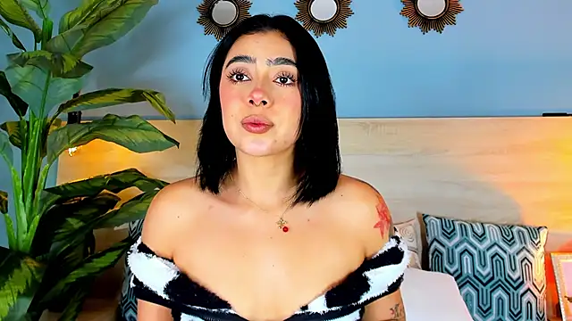 TaniaRedd  online show from April 18, 4:44 pm