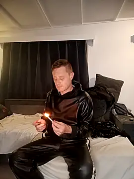 Snapshot of jefflatex45 chatting on May 10, 10:59 pm jefflatex45 online show from May 10, 10:59 pm