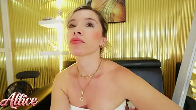 Snapshot of Allice_mommy chatting on February 12, 7:20 pm Allice mommy online show from February 12, 7:20 pm