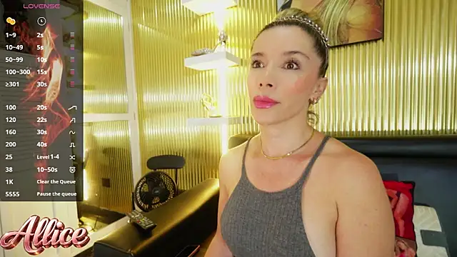 Snapshot of Allice_mommy chatting on February 13, 7:54 pm Allice mommy online show from February 13, 7:54 pm