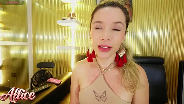 Snapshot of Allice_mommy chatting on February 14, 7:10 pm Allice mommy online show from February 14, 7:10 pm