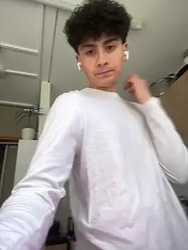 hungspanishtwink online show from April 18, 2:43 pm