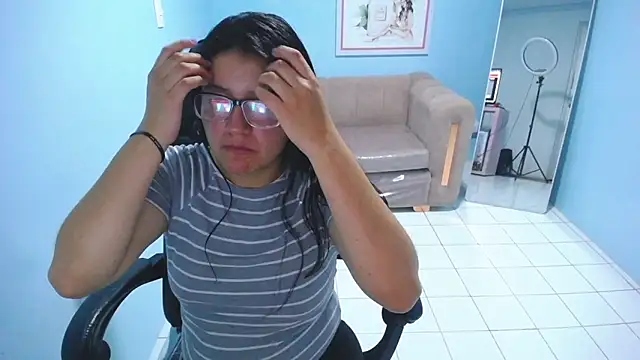 Snapshot of eva_smit_t chatting on December 5, 2:53 am eva smit t online show from December 5, 2:53 am