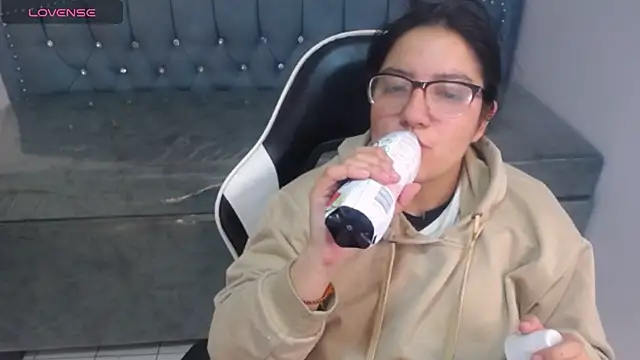 eva smit t online show from April 18, 2:48 am