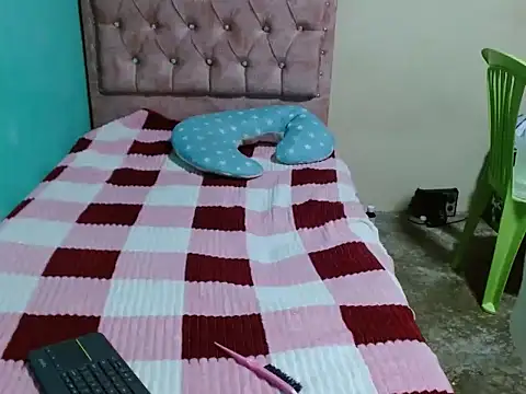 caro lil online show from April 18, 5:22 am