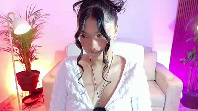 victoria   moon online show from December 18, 2:01 pm