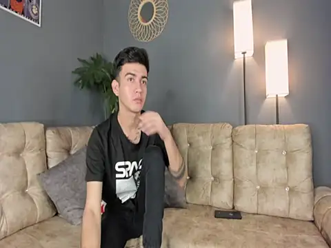 Snapshot of Feiccer_Thomson1 chatting on December 14, 8:02 pm Feiccer Thomson1 online show from December 14, 8:02 pm