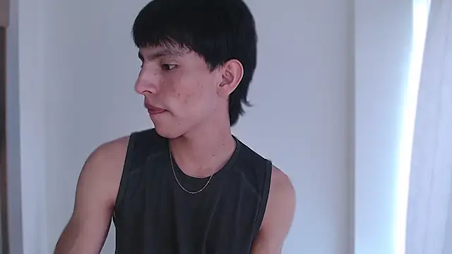 Snapshot of andrew_courtzz chatting on February 24, 6:17 pm andrew courtzz online show from February 24, 6:17 pm